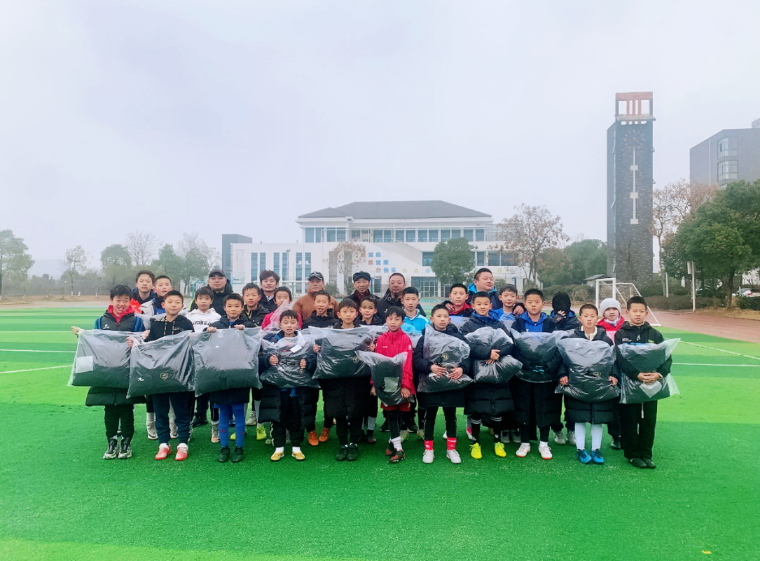 傳承與奉獻(xiàn) 傳承與奉獻(xiàn)